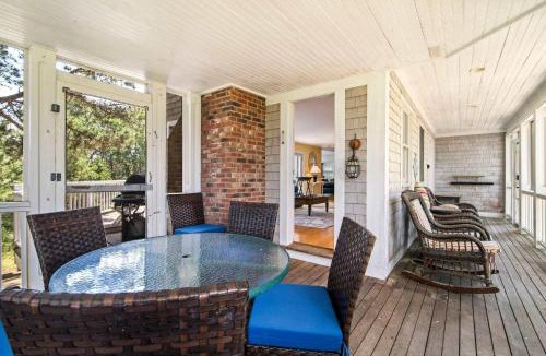 Wellfleet House | Water views great Lt Island location!