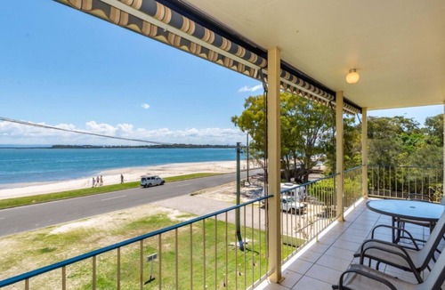 Bongaree Apartment | Water Views on Top Floor