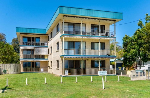 Bongaree Apartment | Water Views on Top Floor