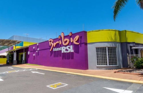 Bongaree Apartment | Water Views on Top Floor