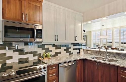 St. Petersburg Condo | Water Views, Private Beach, Luxury Condo