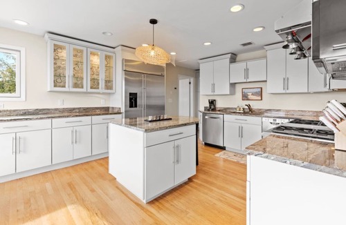 Hampton Bays House | Water Views - Private Beach - Putting Green