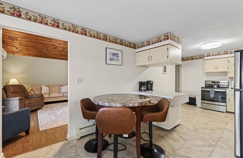 Fortunes Rocks House | Water views! Walk to Beach-Deck|Pet Friendly