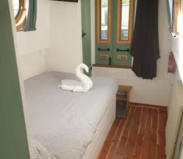 Cambridge Boat Rental | Waterbeach Boatel