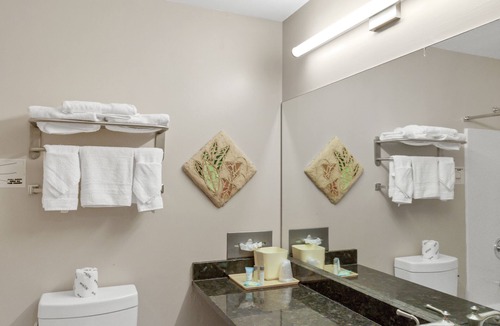 Chesterton Hotel | Waterbird Lakeside Inn