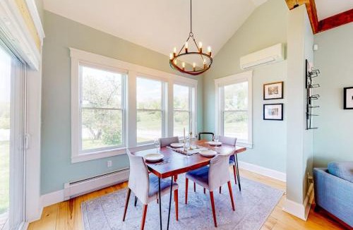Waterbury Center House | Waterbury-Stowe Farmhouse Units 1-3