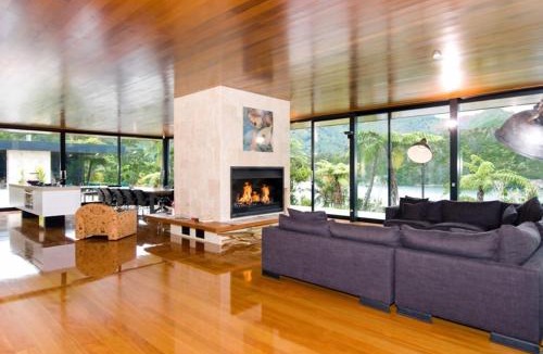Saint Omer House | Waterfall Bay Glass House