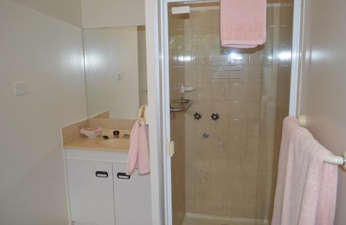 Rosebud Apartment | Waterfall Cottage