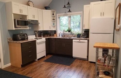 Bellvale House | Waterfall Cottage - Romantic Luxury Escape - nearby hiking, wineries and skiing