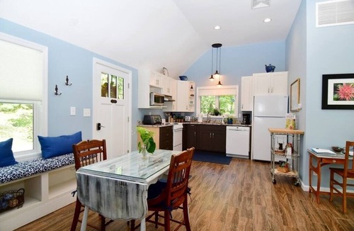 Bellvale House | Waterfall Cottage - Romantic Luxury Escape - nearby hiking, wineries and skiing