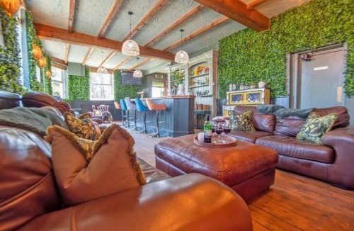 Coelbren Apartment | Waterfall Country Escape-Private Group Retreat