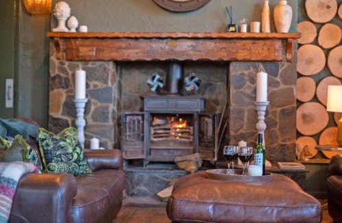 Coelbren Apartment | Waterfall Country Escape-Private Group Retreat