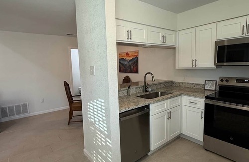 Richardson Condo | Waterfall Crossing: 1 BR/1.5BA Condo in Richardson