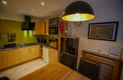 Pontneddfechan House | Waterfall Lodge - Direct access to waterfall walks