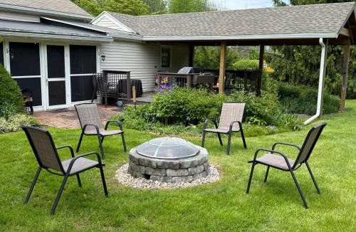 Bristol Hills House | Waterfall Retreat Hot Tub, Pickleball, Fire Pit