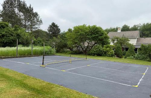 Bristol Hills House | Waterfall Retreat Hot Tub, Pickleball, Fire Pit