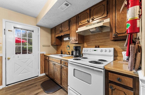 Wiley Apartment | Waterfall Retreat Private Kitchenette #5- Deck- Fire Pit- Pet Friendly