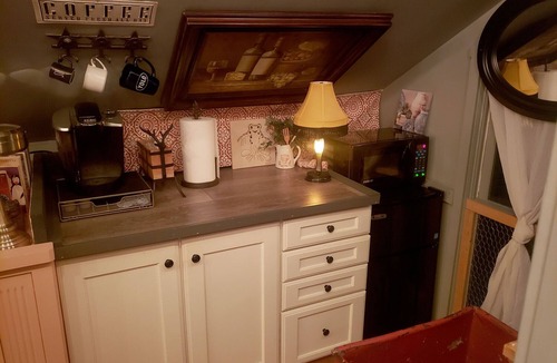 Hickman Apartment | Waterfall Suite - Private Secluded Loft in Lyles