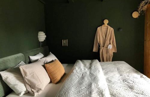 Lauterbrunnen Apartment | Waterfall Views-Stylish Design-Big Comfy Bed