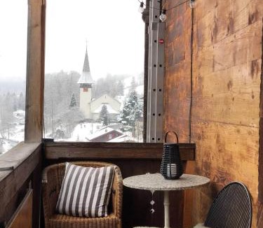 Lauterbrunnen Apartment | Waterfall Views-Stylish Design-Big Comfy Bed