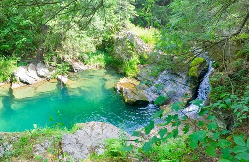 Hollowville House | Waterfalls and Trails at 'The Mills At Green Hole'