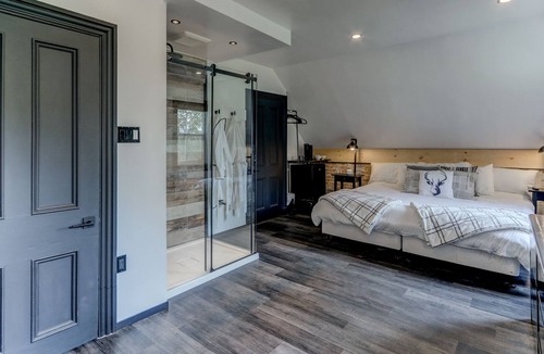 Grenville-sur-la-Rouge Villa | 𝗪𝗔𝗧𝗘𝗥𝗙𝗔𝗟𝗟𝗦 𝗩𝗜𝗟𝗟𝗔 - 𝗔 𝗟𝗨𝗫𝗨𝗥𝗜𝗢𝗨𝗦 𝗥𝗘𝗧𝗥𝗘𝗔𝗧 & 𝗦𝗣𝗔