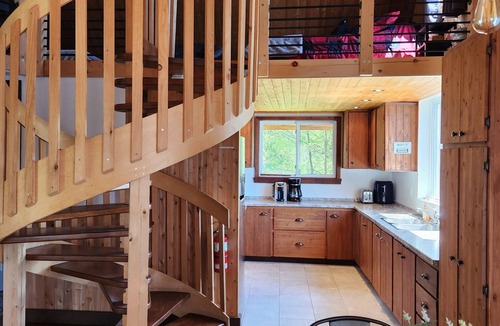 Notre-Dame-de-Montauban Ski Chalet | Waterfront Cabin with private Hot Tub - Mauricie, Quebec