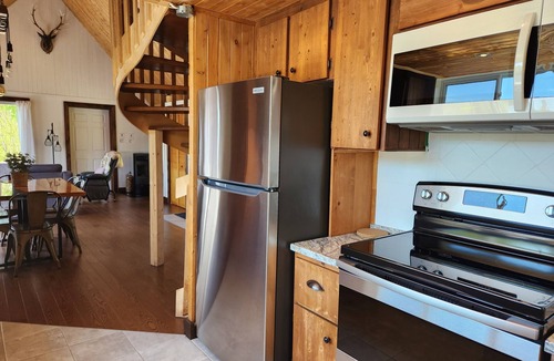 Notre-Dame-de-Montauban Ski Chalet | Waterfront Cabin with private Hot Tub - Mauricie, Quebec