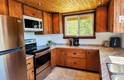 Notre-Dame-de-Montauban Ski Chalet | Waterfront Cabin with private Hot Tub - Mauricie, Quebec
