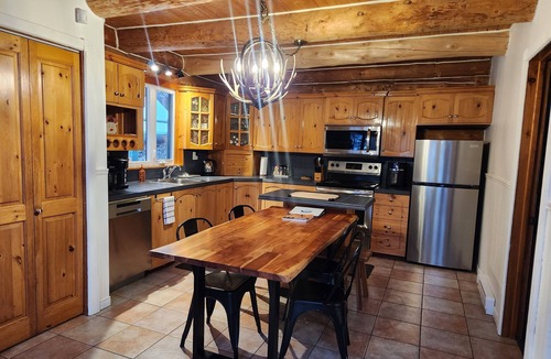 Notre-Dame-de-Montauban Ski Chalet | Waterfront Log Cabin with Private Hot Tub - Mauricie, Quebec