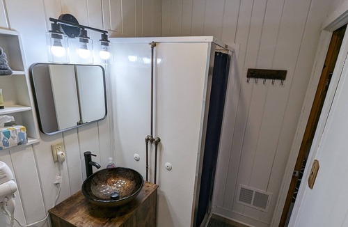 Park Rapids Apartment | Waterfrnt resort Studio Cabin 5, swim, kayak, walk to everything!