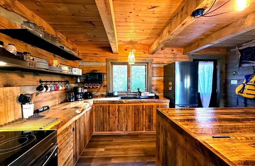Notre-Dame-de-Pontmain Ski Chalet | Waterfront Cottage, Dock, Canoe, Firepit, Sleeps 8