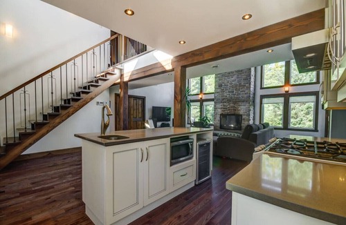 St-Adolphe-d'Howard Ski Chalet | Waterfront + Spa | kayaks | A/C | Fast Wifi & more