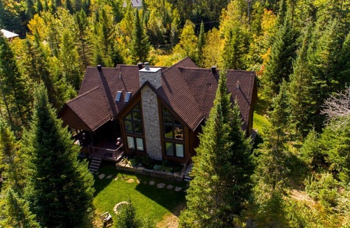 St-Adolphe-d'Howard Ski Chalet | Waterfront + Spa | kayaks | A/C | Fast Wifi & more