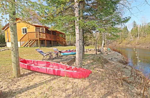 Saint-Alexis-des-Monts Cottage | Waterfront - Wood stove -Fully Equipped