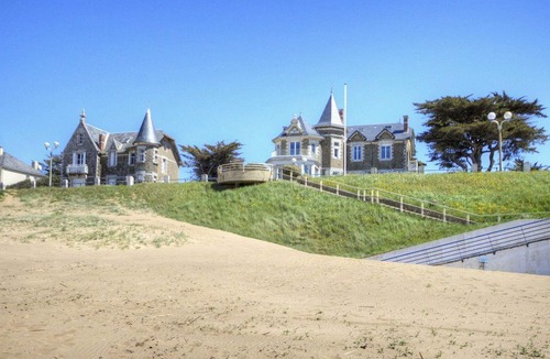 Tharon-Plage Cottage | Waterfront 2-Bedroom Cottage with Terrace in Saint-Michel-Chef-Chef