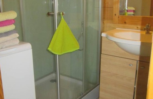 Pierrefitte-sur-Loire Cottage | Waterfront Chalets with Terrace, Pets Allowed