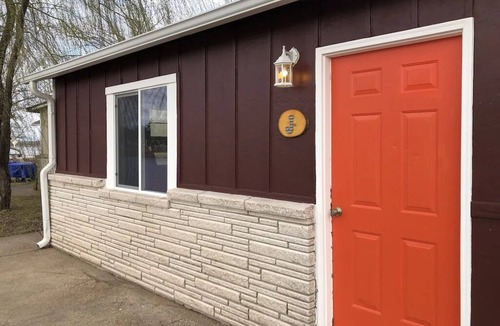 Grove Cabin | Waterfront 1 Bedroom/Cabin J/New Remodeled