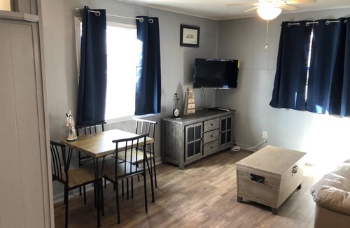 Grove Cabin | Waterfront 1 Bedroom/Cabin J/New Remodeled
