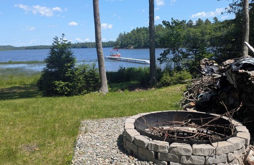 Ellsworth House | Waterfront 1 bedroom, peaceful and quiet. 20 minutes from Acadia National Park.