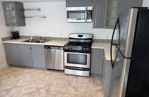 Fairfield Cottage | Waterfront 1-bedroom cottage with dock in charming Fairfield