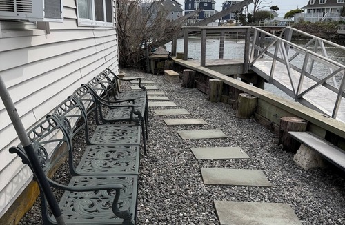 Fairfield Cottage | Waterfront 1-bedroom cottage with dock in charming Fairfield