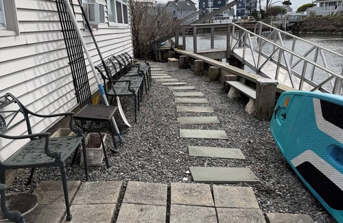 Fairfield Cottage | Waterfront 1-bedroom cottage with dock in charming Fairfield