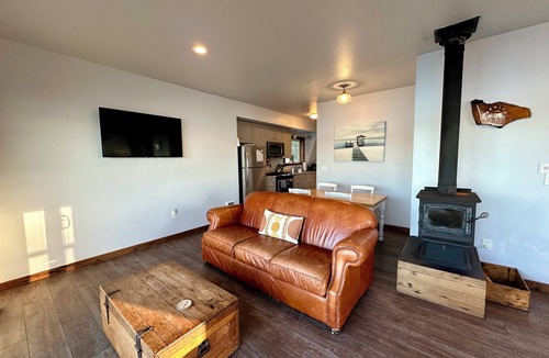 Old Town House | Waterfront 2 Bed-King/Queen , 2 Bath + INCREDIBLE VIEWS perched over Bodega Bay