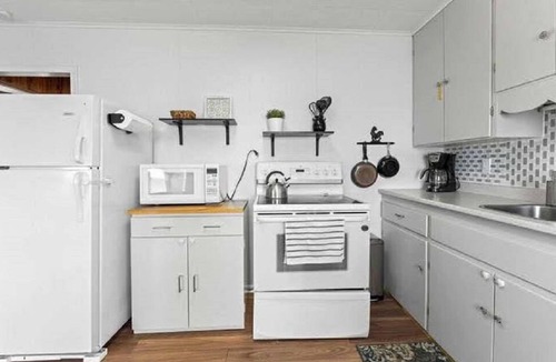 Roseneath Cottage | Waterfront 2 bedroom cottage