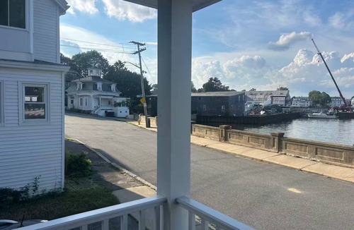 Salem Apartment | Waterfront 2 Bedroom Unit