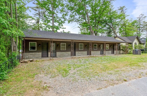 Holderness House | Waterfront 2 bedroom 2 bath at Squam (Suite 11)