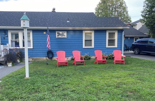 Amesbury Apartment | waterfront 2-bedroom with private dock!