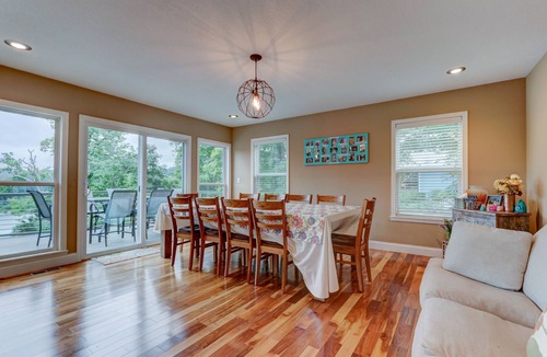 Jacksboro House | Waterfront, 2025 Tram, 2023 Dock, Sleeps 14, 3BR, 3.5 Bath, Wifi @ House & Dock
