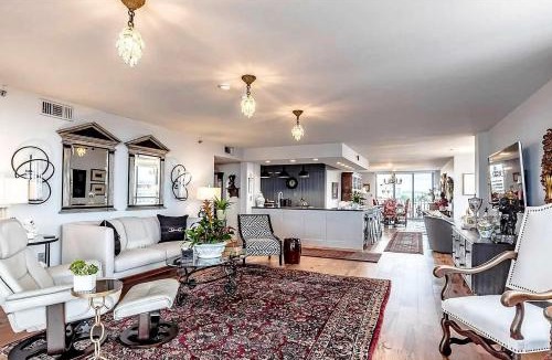 Downtown Apartment | Waterfront 2BR Condo with Panoramic Bay Views